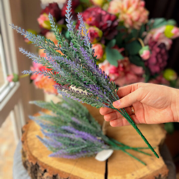 Штучна гілка лаванди