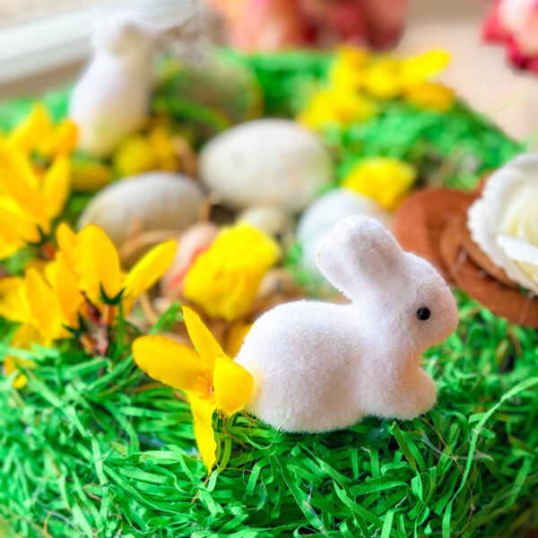 Великодній декор Зайчики біля гнізда